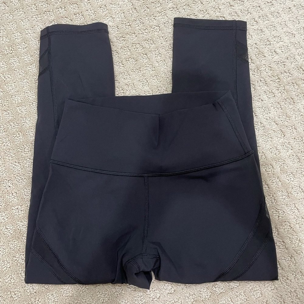 Lululemon cropped mesh leggings size 6!